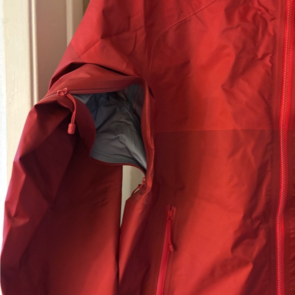 The North Face GORE TEX Red Raincoat - Picture 11 of 15
